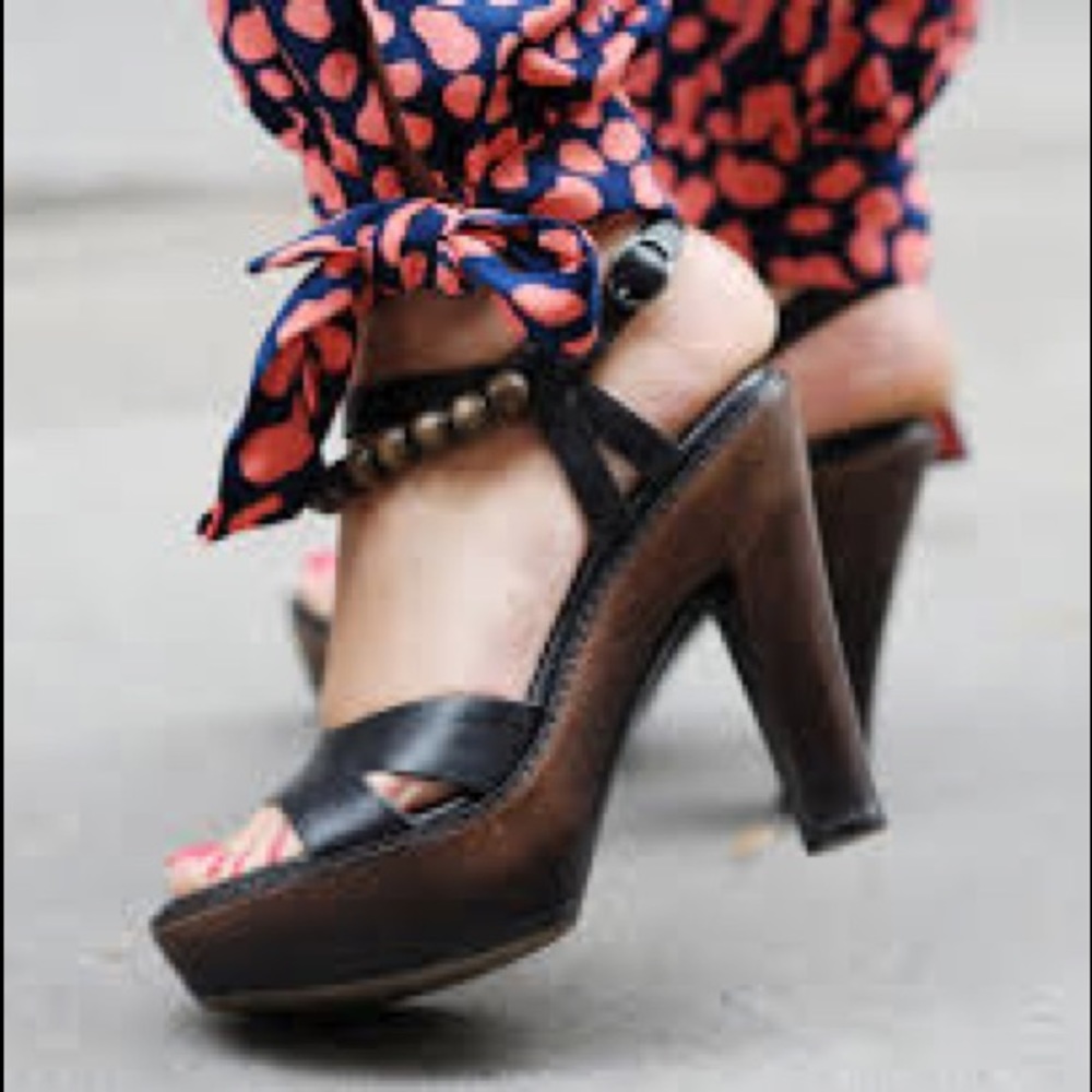 SOLD!💥UGG Leather Ankle Straps Platforms Heels - Picture 2 of 8